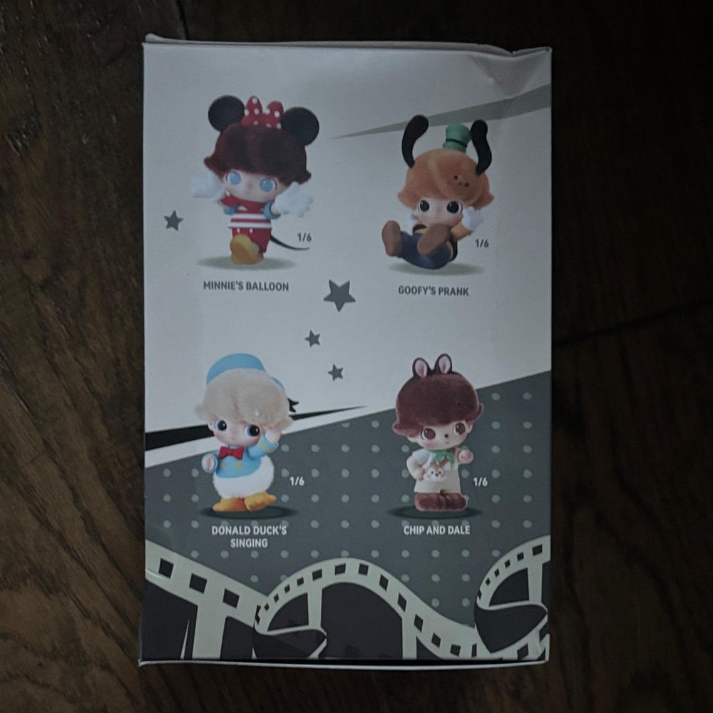 Dimoo World Vinyl Plush Keychain - Picture 3 of 4